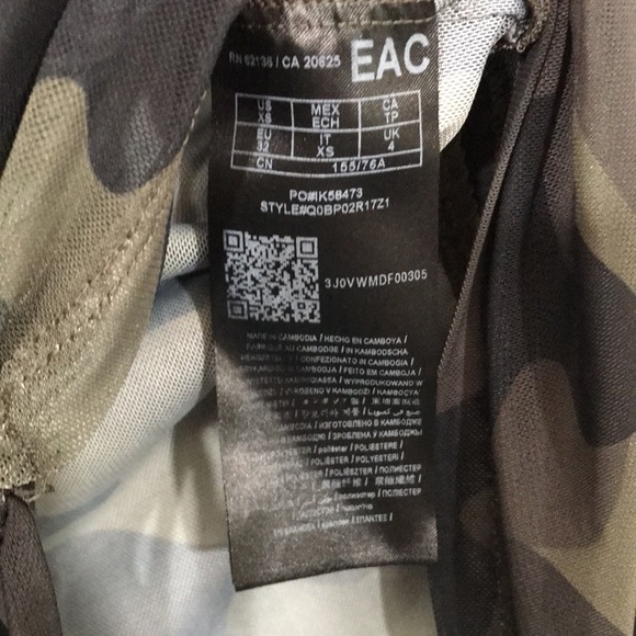 Guess Sheer Camouflage Insignia Baby Cinched Side Tee size XS - Picture 4 of 7